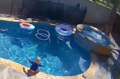 Otac spasao sina (1) od davljenja u bazenu: Objavili snimak kao upozorenje svim roditeljima (VIDEO)