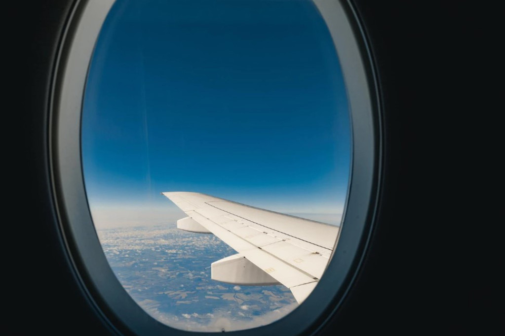 Zašto stjuardese traže da podignete roletnu na prozoru aviona pre poletanja?