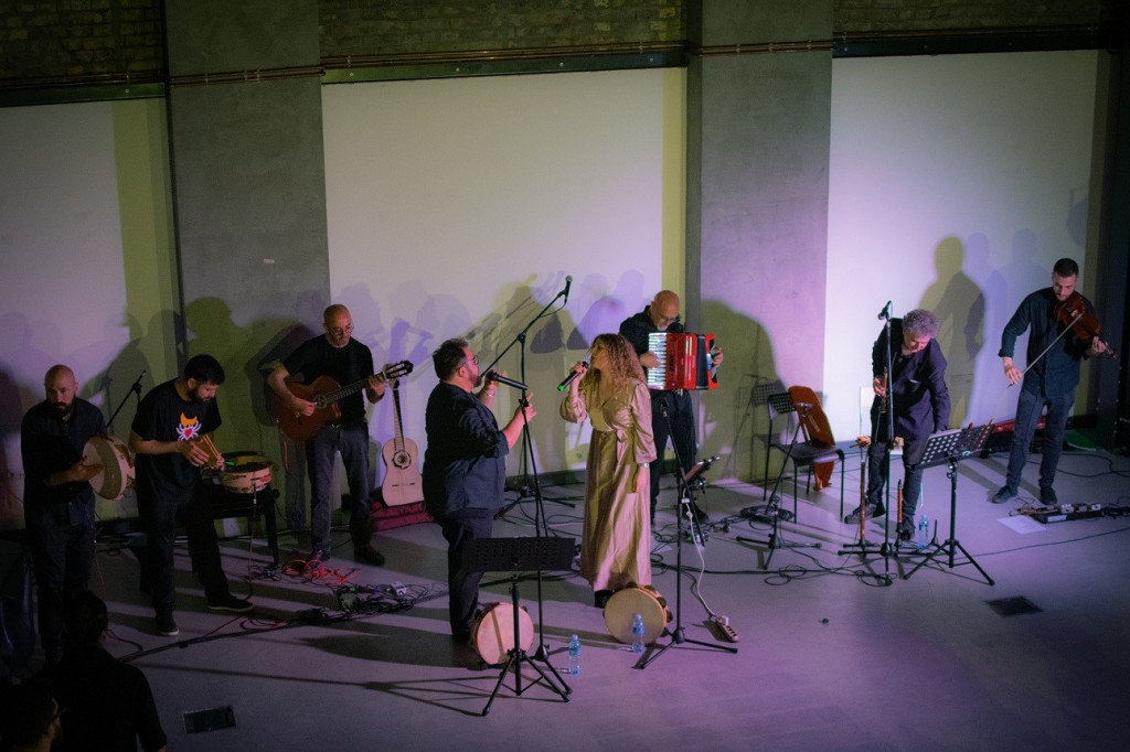 Spektakularan nastup muzičara iz Italije u Novom Sadu: Ritam i strast Apulije (FOTO)