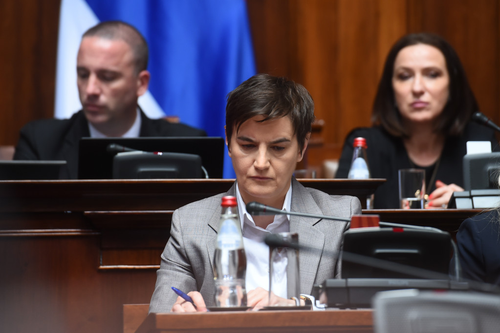 Ana Brnabić upitala Grbovića: Zašto koristite mrtve ljude za političke obračune?