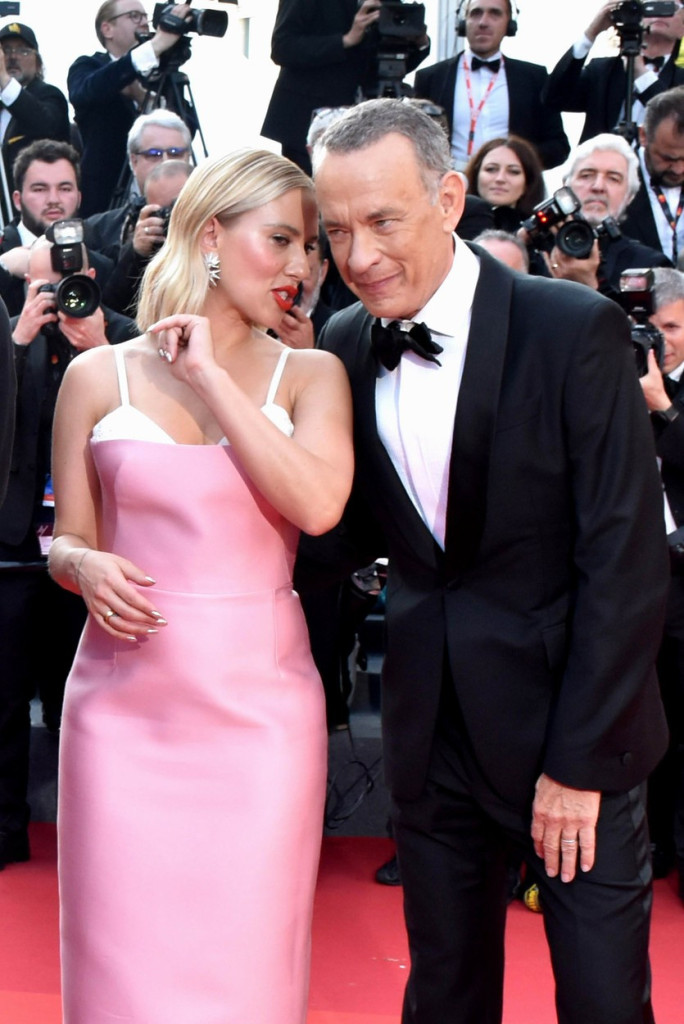 Potpuna euforija za nadrealnom bajkom Vesa Andersona u Kanu: Red zlatnih zvezda na crvenom tepihu (FOTO/VIDEO)