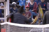 Sramne scene na teniskom turniru! Retko viđeno divljanje - Šveđanin polomio ceo reket o stolicu glavnog sudije! (VIDEO)