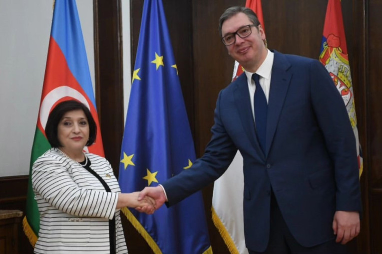 Predsednik Vučić sa predsednicom Skupštine Azerbejdžana: Radimo na razvoju i unapređenju odnosa sa prijateljskim Azerbejdžanom