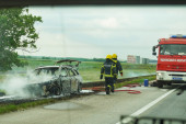 Požar na auto-putu: Zapalio se automobil, vatrogasci se borili sa vatrenom stihijom (FOTO/VIDEO)