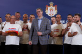 Vučić se susreo sa Srbima sa KiM koji su krenuli pešice na skup "Srbija nade": Ponosan sam što čuvate naša ognjišta i brinete o našoj zemlji