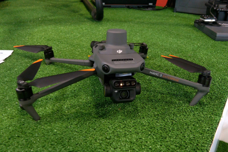 Robot na njivi: Svoj mali dron može da ima svaki paor, a isplati se (VIDEO)
