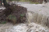 Vanredna situacija proglašena u pet užičkih sela: Izlili se bujični potoci - lokalni putevi potopljeni!