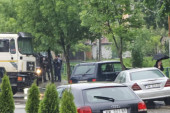 Kosovska policija uz suzavac i šok bombe upala i u zgradu opštine Leposavić, centar grada u dimu (VIDEO)