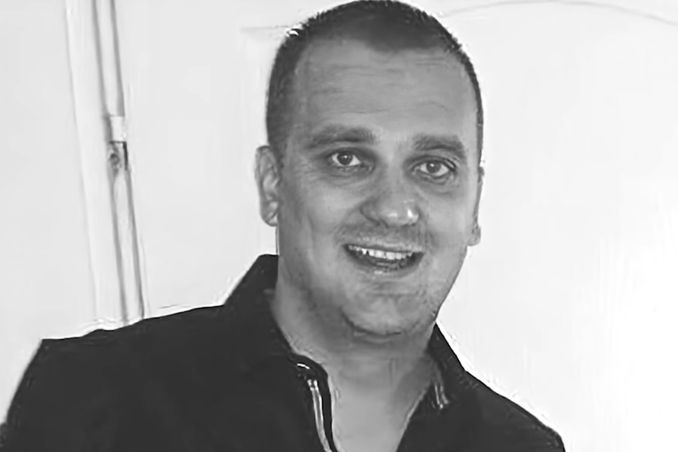 Telep kao da je uklet! Igor majci testerom odsekao glavu, a pre 5 godina Goran macolom pobio porodicu