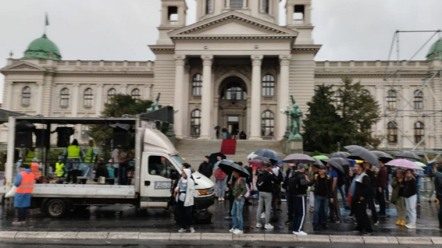Opozicija nastavlja sa izmišljanjem i laganjem! Narod je za njih rulja i glup!