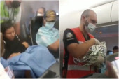 Žena se porodila u avionu: Bebu zamotali u foliju, letelica hitno prizemljena (VIDEO)