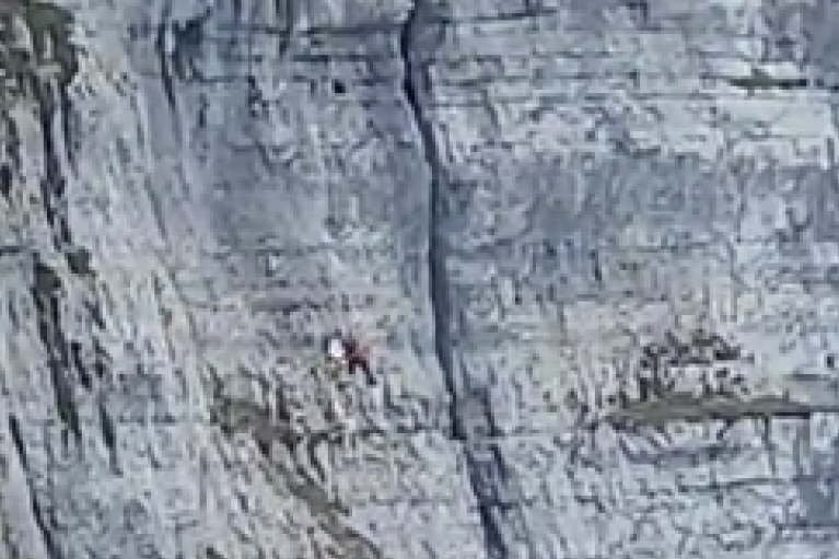 Drama na Veležu: Povređena žena visi na stenama! U toku akcija spasavanja (VIDEO)