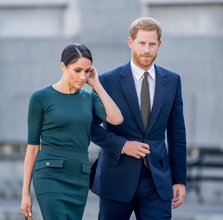 Hari i Megan se posle šest godina vratili u Veliku Britaniju: Stigli sa decom, evo šta je sa obezbeđenjem!