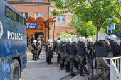 Skandal: Novinarku portala Kosovo onlajn specijalci tzv. kosovske policije udaljili iz zgrade opštine Zvečan "jer je Srpkinja"