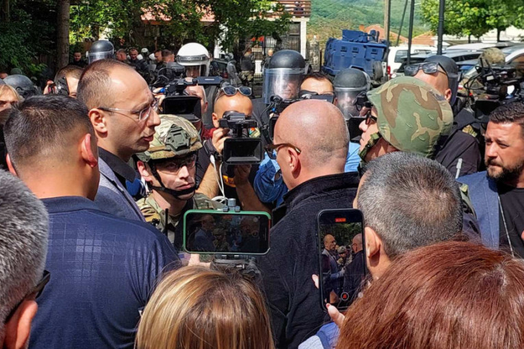 Srpska lista prenela KFOR-u zahtev da se specijalna policija hitno povuče iz opština