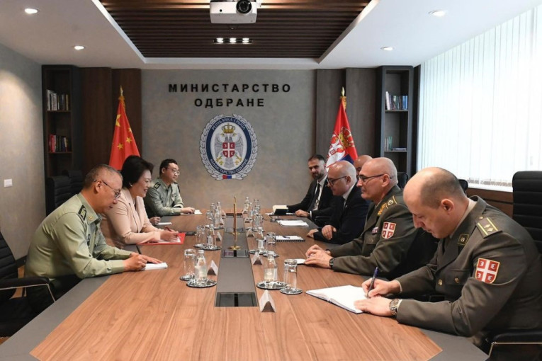 Zahvalnost na bezrezervnoj podršci: Ministar Vučević se sastao sa ambasadorkom Kine Čen Bo