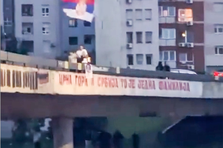 Blokiran autoput kod Autokomande: Narod se okupio zbog dešavanja na KiM (VIDEO)