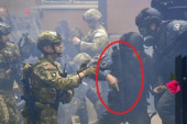 Kurtijev specijalac sa prstom na obaraču: ROSU je kriv za haos u Zvečanu, detalj na fotografiji dokazuje sve (FOTO)