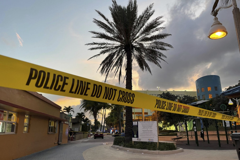 Tuča, pa pucnjava na plaži na Floridi! Ranjeno devetoro, među njima i deca (VIDEO/FOTO)