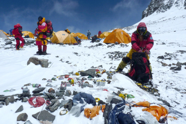 Himalaji se pretvorili u ogromnu kantu za smeće, a otpad se baca i u glečere (FOTO/VIDEO)