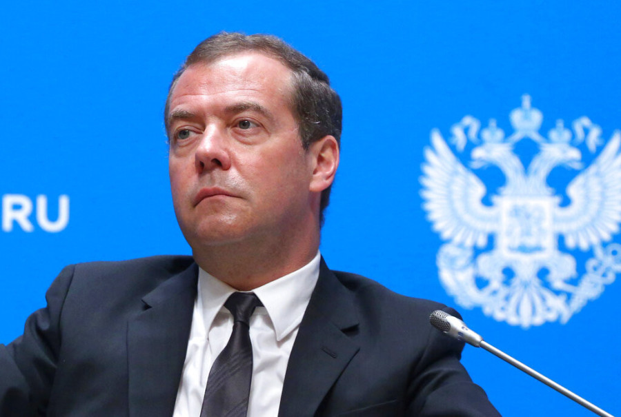 Medvedev ismejao Sud u Hagu: Nalog za hapšenje je besmislen komad papira koji je izdao "polupečeni sud"