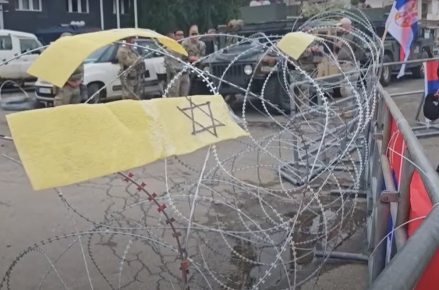 Srbi u Leposaviću stavili žute trake sa oznakom Davidove zvezde (VIDEO)