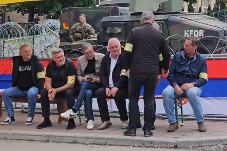 Srbi u Leposaviću stavili žute trake sa oznakom Davidove zvezde (VIDEO)