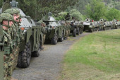 Kolona oklopnih borbenih vozila Vojske Srbije krenula ka Kopnenoj zoni bezbednosti!
