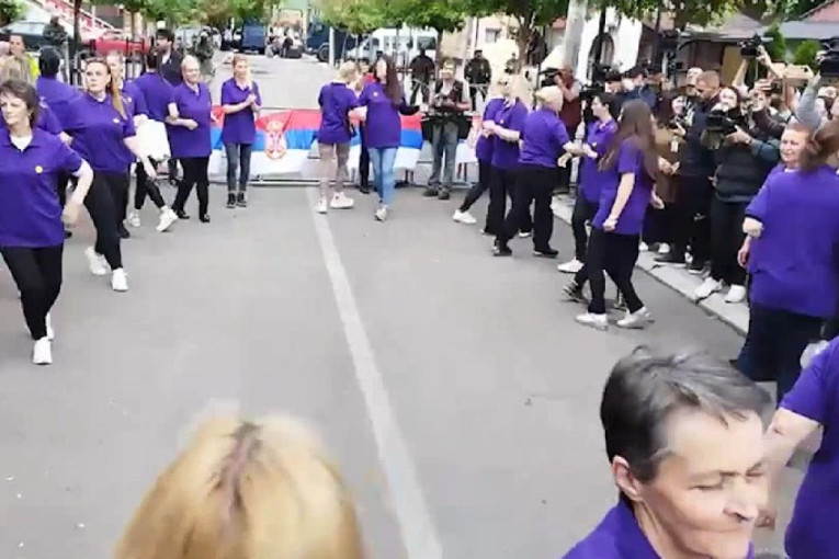 Srbi se nenasilnim akcijama suprotstavljaju okupaciji severa KiM od prištinskih vlasti: Vaspitačice izvele plesne koreografije (VIDEO)