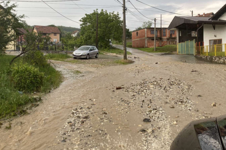 Još jedan grad u Srbiji proglasio vanrednu situaciju: Budno pratimo stanje, pojačali smo zaštitne berme (FOTO)