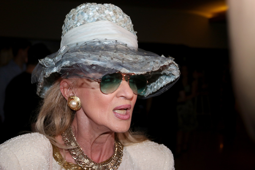 Bebi Dol ispratila majku na večni počinak: Veoma potresena stigla u kapelu