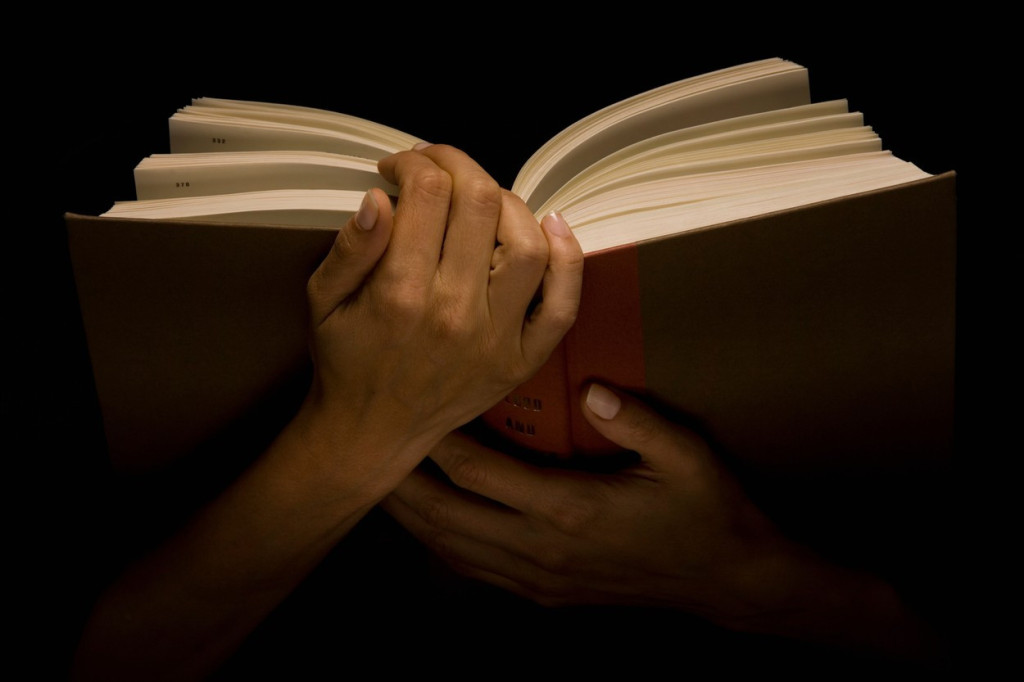 Lečenje ranjene muškosti: Predstavljen roman "Karota" Darka Tuševljakovića (FOTO)