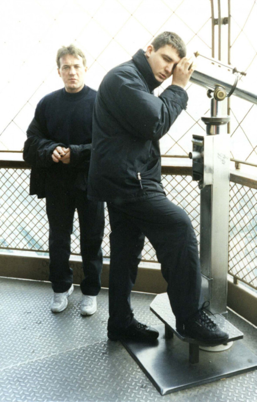 Srbijo, ne zaboravi! Boža Ratkapna, Đilasov pulen, žmurio na oba oka dok su "zemunci" rešetali iz "audija smrti" (FOTO)