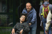 Vanja je heroj iz Čačka: Zbog bolesti je vezan za invalidska kolica ali uprkos tome ređa desetke na fakultetu (FOTO)