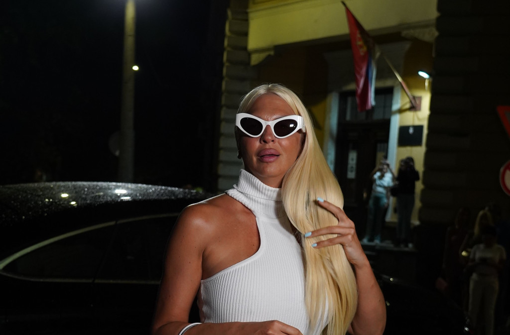 Hotelska soba Mije Borisavljević - kao da je kroz nju prošao tornado! Pevačica na ivici živaca (FOTO)