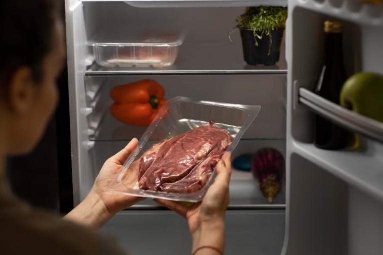 Evo šta treba da uradite pre nego što stavite meso u frižider