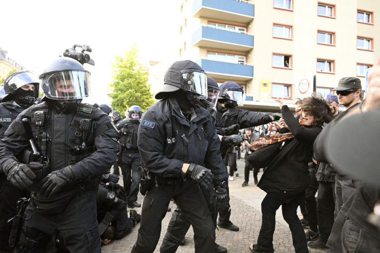 Novi detalji žestokih nereda u Lajpcigu: Levičari se sukobili sa policijom - povređeno 50 policajaca i više demonstranata