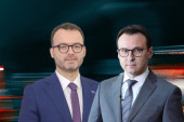 Šef kabineta Vjose Osmani podržao proteste u Beogradu: Sve mi miriše na Majdan; Petković mu odmah odgovorio