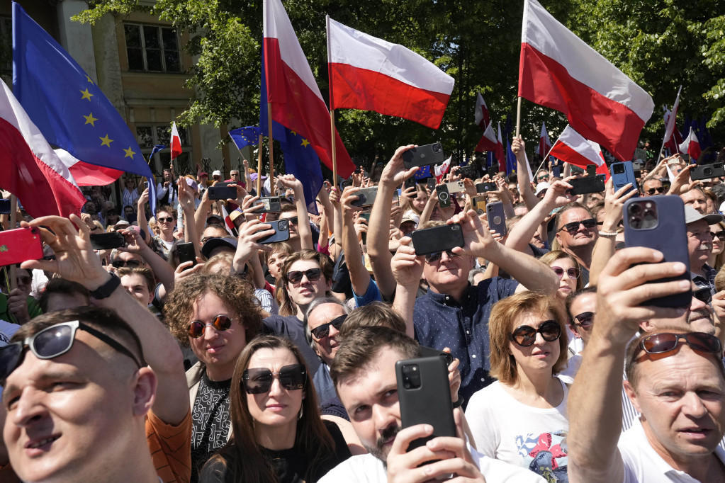 Nekoliko stotina hiljada ljudi izašlo na ulice Varšave: Ovo je razlog njihovog protesta