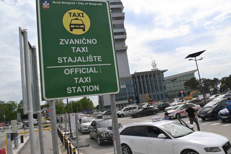 Pojačane kontrole na beogradskom aerodromu kako bi se sprečio rad divljih taksista: "Nedopustivo je da oni varaju naše građane"