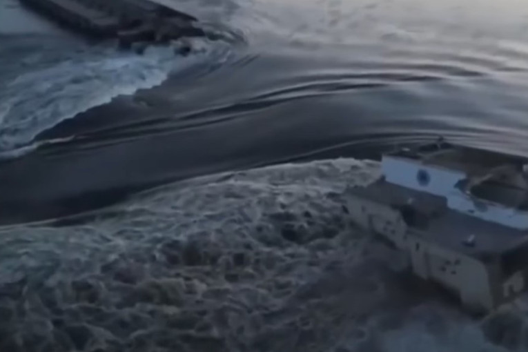 Uništena važna brana u Hersonu: Rusija i Ukrajina se međusobno optužuju, meštani se evakuišu (VIDEO)