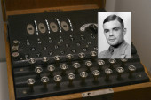 Ko je bio Alan Tjuring: Pionir računarstva i heroj Drugog svetskog rata  koji je rešio "Enigmu", a završio tragično