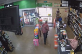 Hteo da opljačka prodavnicu pića, pa se neverovatno obrukao (VIDEO)