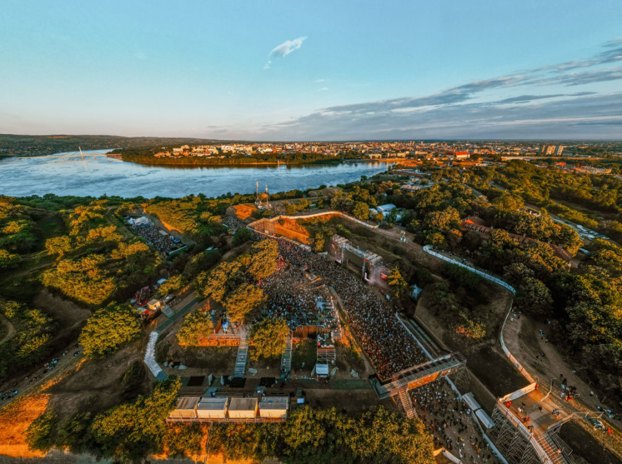 Ne propustite novo festivalsko iskustvo na našim prostorima uz neprikosnoveni muzički program i vrhunski doživljaj za sva čula!