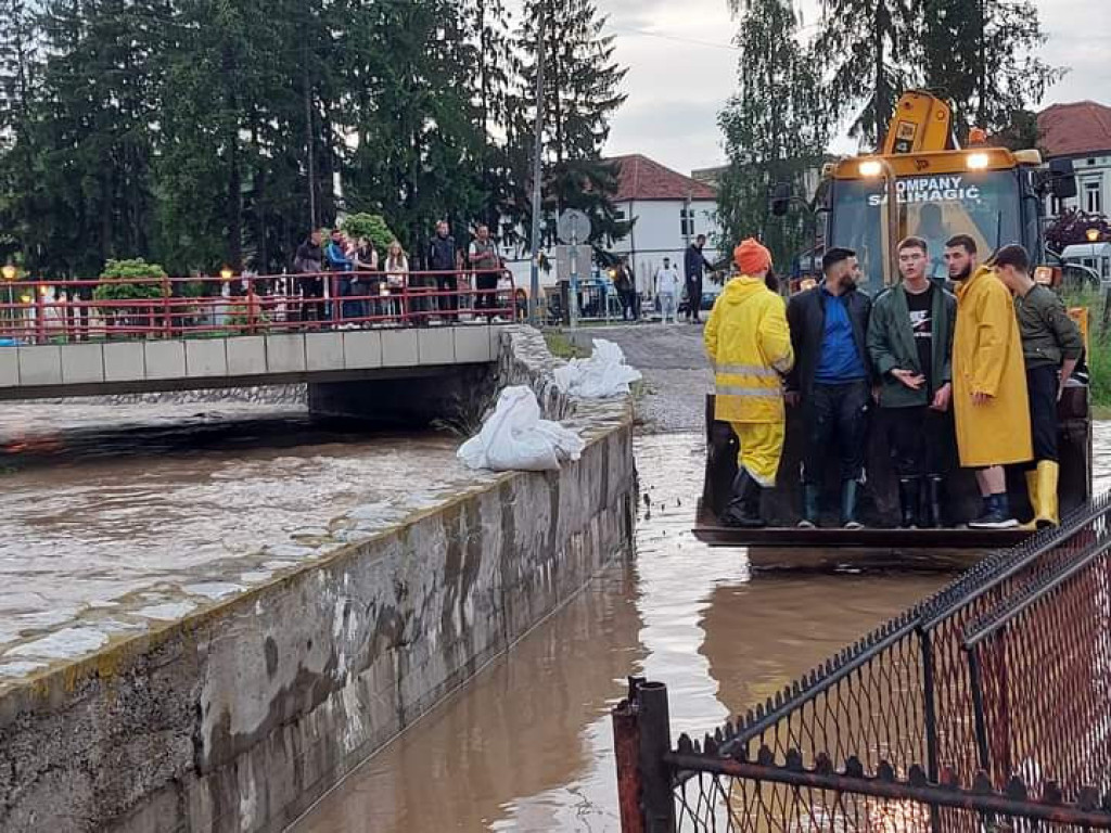 Borba sa bujicama i dalje traje, vanredno u 32 grada i opštine! Preti i novi talas padavina (FOTO)