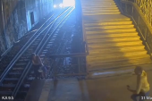 Drama na stanici u Beogradu! Majka i dete trče po šinama dok voz munjevito juri ka njima (VIDEO)