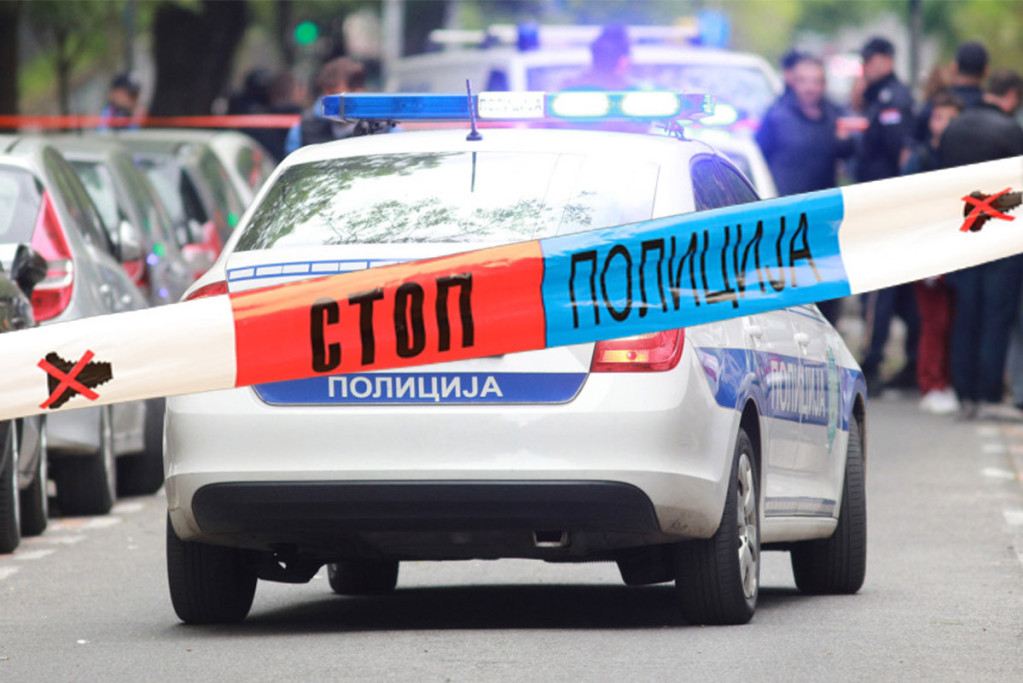 Noć strave na Novom Beogradu: Upali u kuću posle ponoći, tukli ženu i naterali muža da joj bonsekom ošiša kosu!