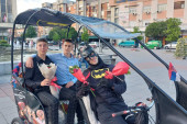 Betmen dovezao rikšom maturante: Originalna ideja oduševila Čačane (FOTO)