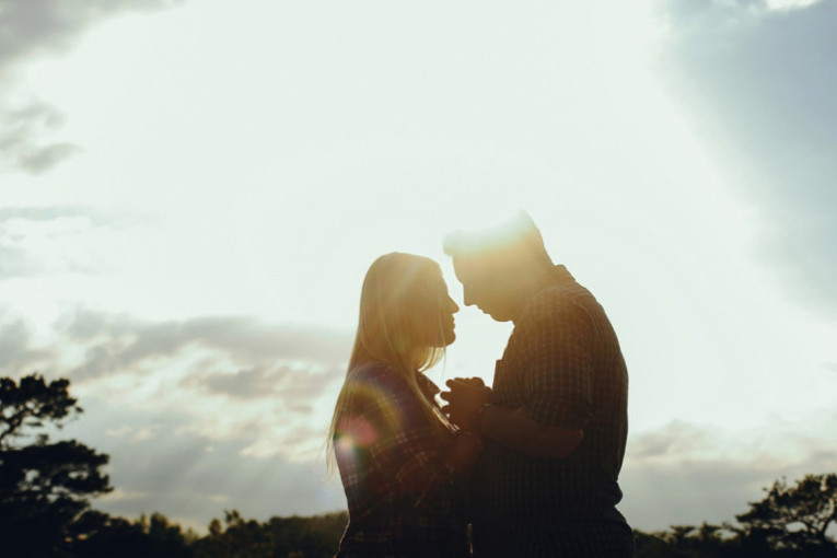 Ljubavni horoskop od 3. do 9. jula: Otkrijte šta zvezde predviđaju za vaš znak