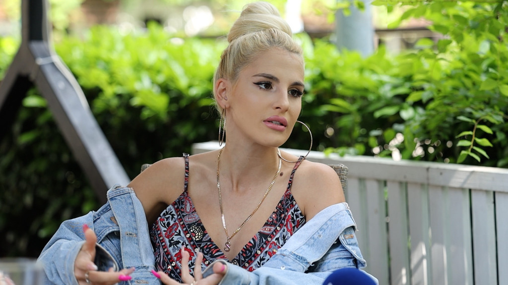 „Mnogi su me razočarali!" Sara Reljić o zaradi i bakšišu na estradi: Samo hoće da oderu nekoga!